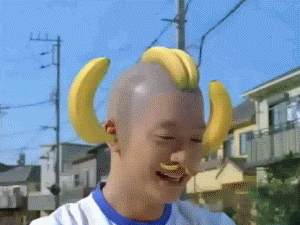 Animated gif of Japanese Dole banana TV commercial.