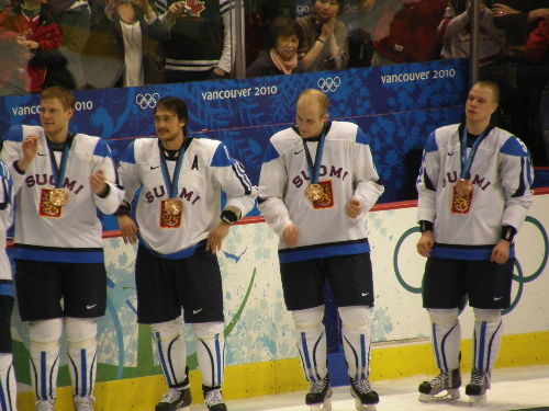 Finish Hockey Stars with Bronze Medals