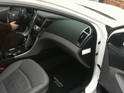 2011 Hyundai Sonata Hybrid passenger seat