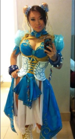 Yaya Han dressed as Chun Li